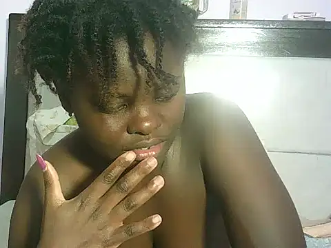 Chat +18 de Inaya_Kiara ao vivo