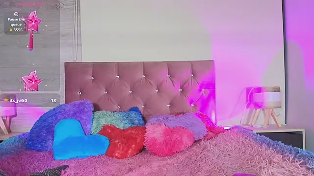 Zamara_Kleii: διαδικτυακό σόου στην κάμερα