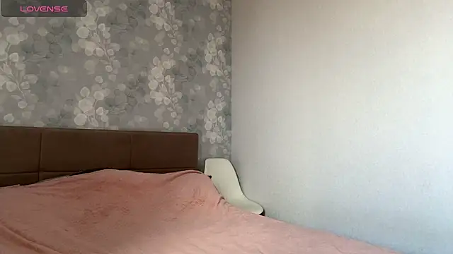 MIA_SHADE live XXX chat