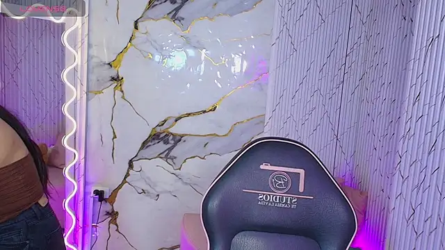 Maile_Tay live XXX chat