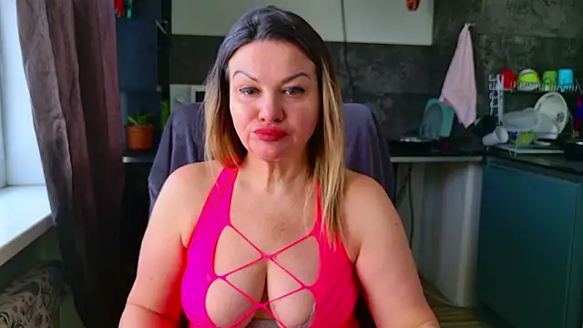 Chat +18 de MishaMILF ao vivo