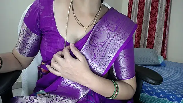 Sexy_HouseWifee's Webcam Show