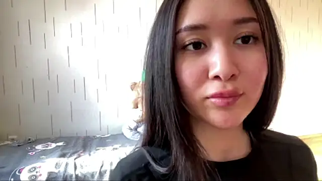 YourMiIa: онлайн-секс-чат