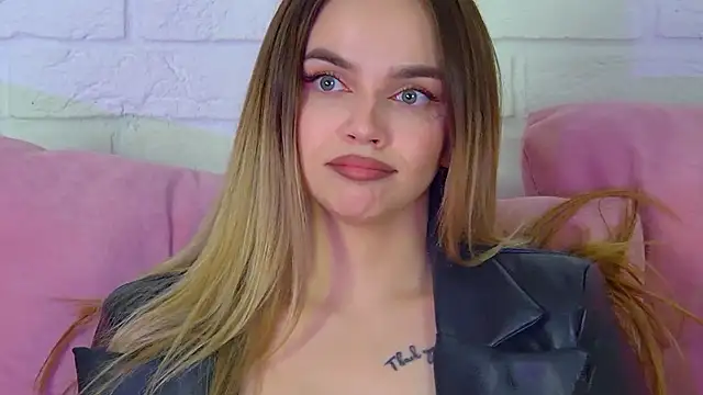 AnitaVenture Adlı Modelin Canlı XXX Sohbeti