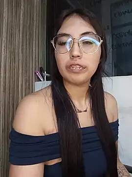 Valk_submissive's Live XXX Chat