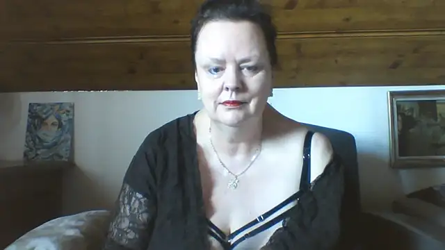 TiffanyMature Chat XXX live