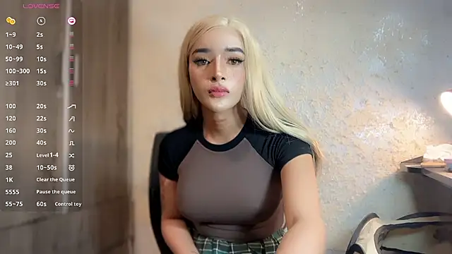 XXX chat uživo modela Tiny_fanny