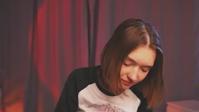 Chat +18 de Leyla_crsh ao vivo