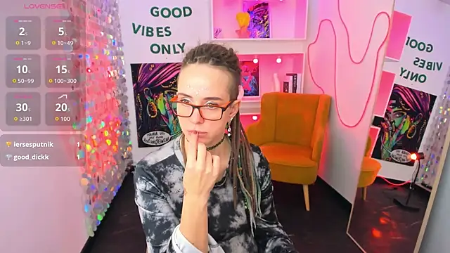 LisaFoxy_y Adlı Modelin Canlı XXX Sohbeti