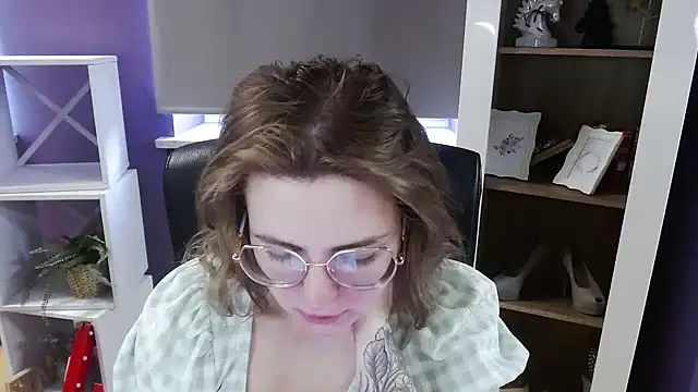 Chat +18 de Zoey_Erotic ao vivo