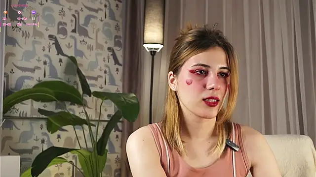 Онлайн чат XXX QueenieGitt