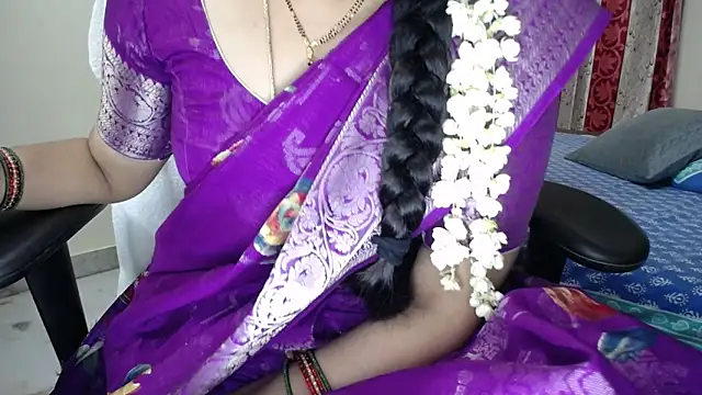 Sexy_HouseWifee Adlı Modelin Canlı XXX Sohbeti