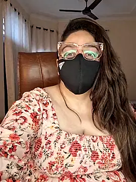 SEXY-Sardarni Adlı Modelin Canlı XXX Sohbeti