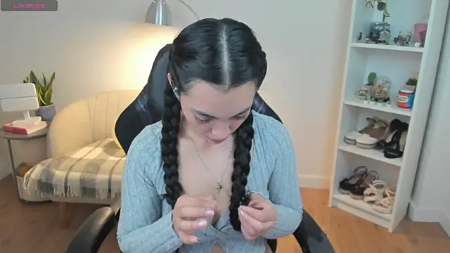 _BellaEvans_ Adlı Modelin Canlı XXX Sohbeti