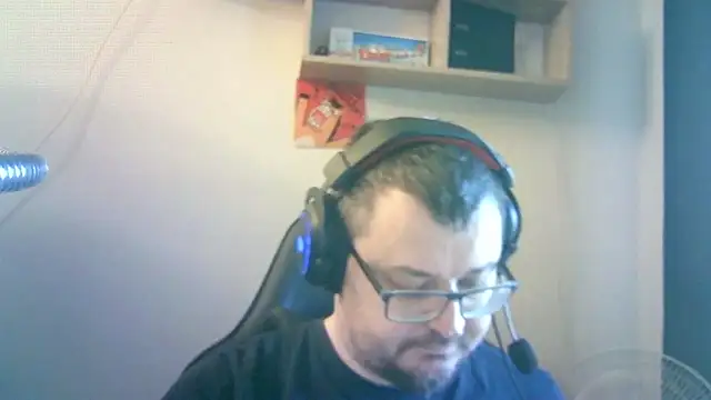 SirAbuser: διαδικτυακό σόου στην κάμερα