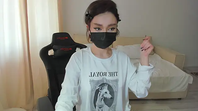 DeferentUproar Live XXX-Chat