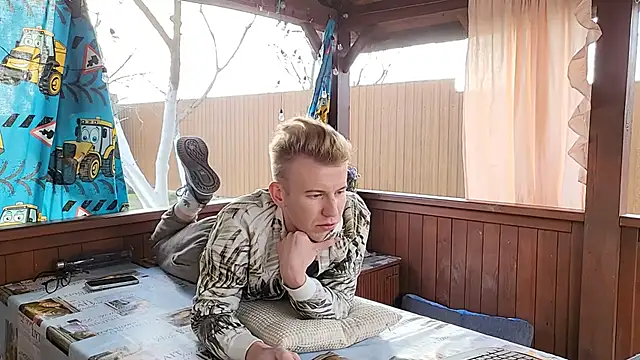 Vuitton Chat XXX live