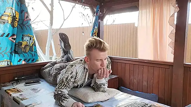 Вебкам-шоу Vuitton