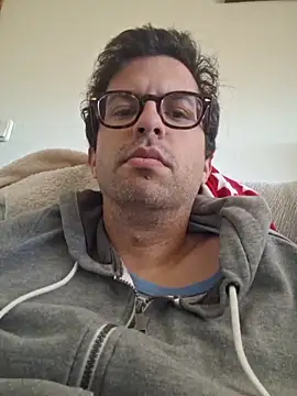 Chat +18 de RikCum4u ao vivo