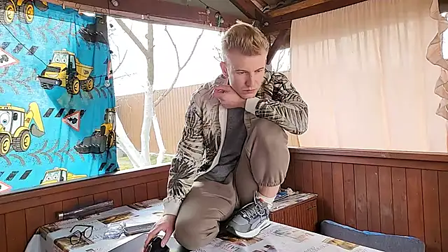 Vuitton 在線直播表演