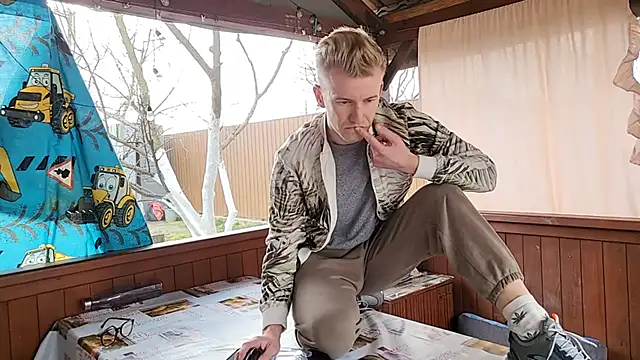 Вебкам-шоу Vuitton