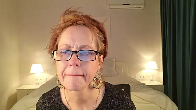 LioraWeiss' Live XXX Chat