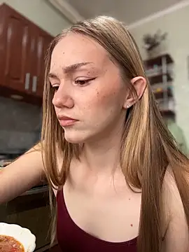 Chat +18 de MilaMoone ao vivo