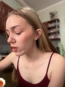 Chatroom XXX en direct de MilaMoone