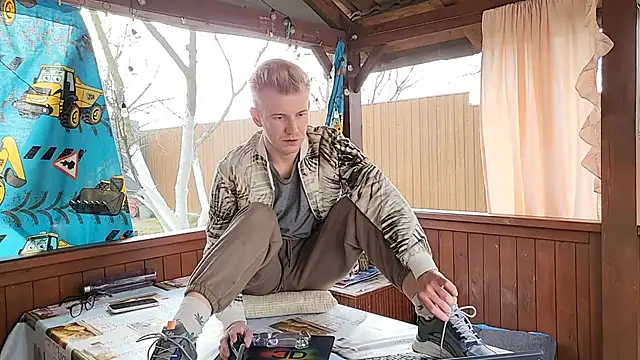 Вебкам-шоу Vuitton