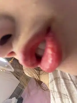 meimei_x's Webcam Show