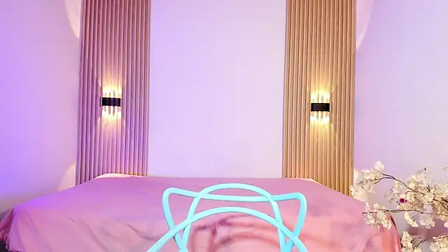 LaylaEmber: онлайн-секс-чат