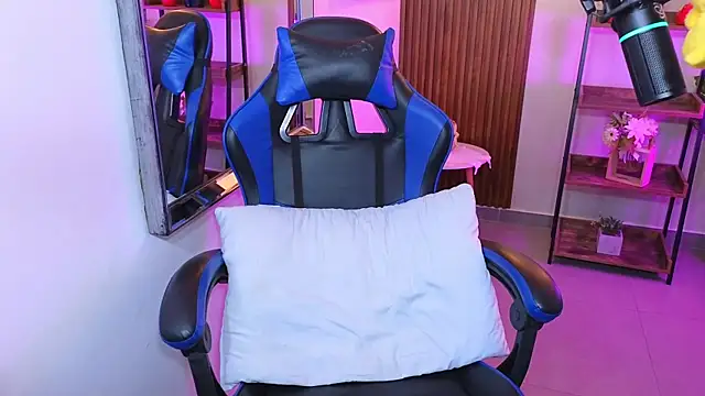 Kenya--Buhleのウェブカメラショー