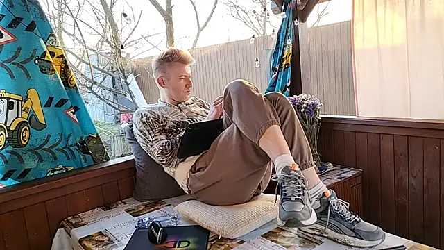 Vuitton's Live XXX Chat