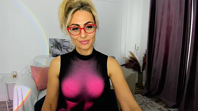 MuseOfStage Adlı Modelin Canlı XXX Sohbeti