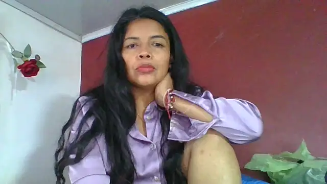 DianaOchoa_ Adlı Modelin Canlı XXX Sohbeti