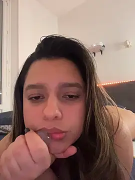 Pertunjukan Kamera Web Lusty_Lunaa