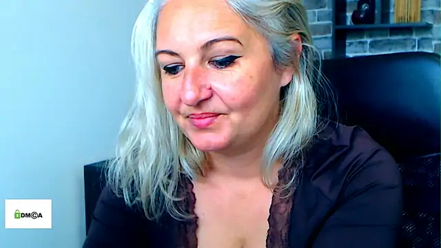 Chatroom XXX en direct de angel_devil_milf