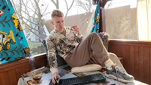 Show modela Vuitton na web-kameri