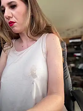 Pokazy przed kamerką – didihairypussy