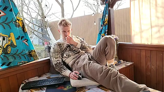 Вебкам-шоу Vuitton