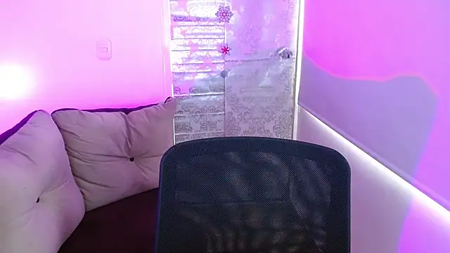 milfrousse: онлайн-секс-чат