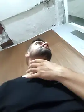 gusto14cm: διαδικτυακό σόου στην κάμερα