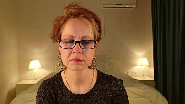 LioraWeiss' Live XXX Chat