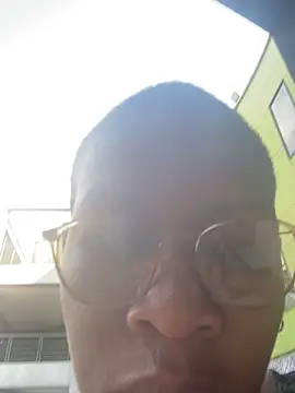 wildthroat's Live XXX Chat