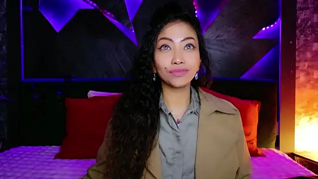 ElyaQuinn Webcam Show