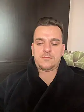 Huge_cock22cm 网络视讯表演