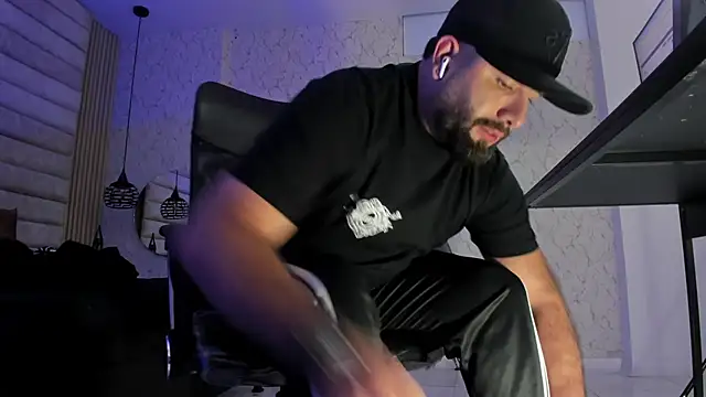 Chatroom XXX en direct de jhon_bear03