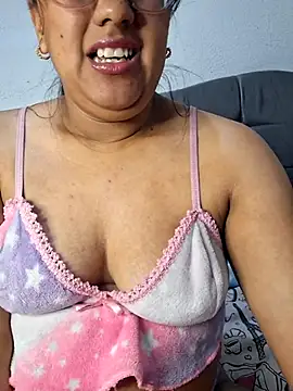 ZaidaWet: онлайн-секс-чат