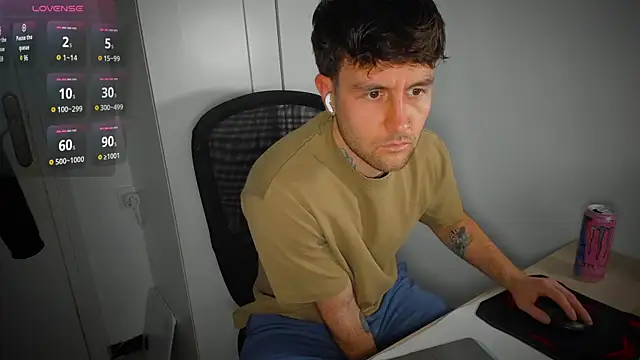 HonestAndrew's Live XXX Chat