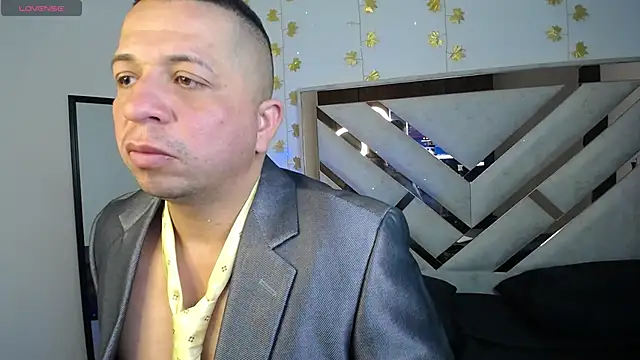 Thee_Rockk Show in webcam